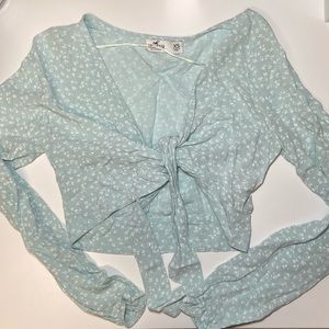 Hollister Co. Size XS. Light blue with white flowers